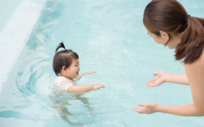 Manfaat Berenang Bagi Bayi